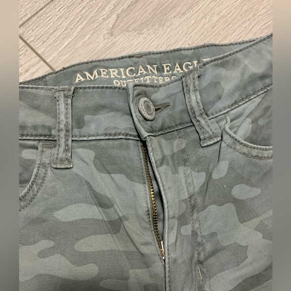 American Eagle high rise cropped jegging size 2 short camouflage print - Picture 6 of 9